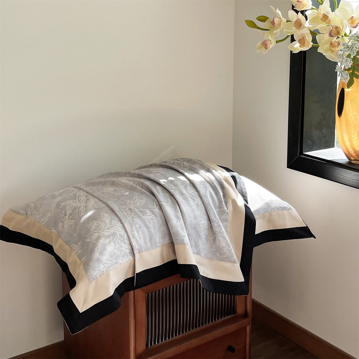 91家纺网 家纺一手货源 找家纺 （总）蓝米卡夫 2026春季新款-60S长绒棉数码印花贡缎双拼角系列四件套-巴音布鲁（礼盒）