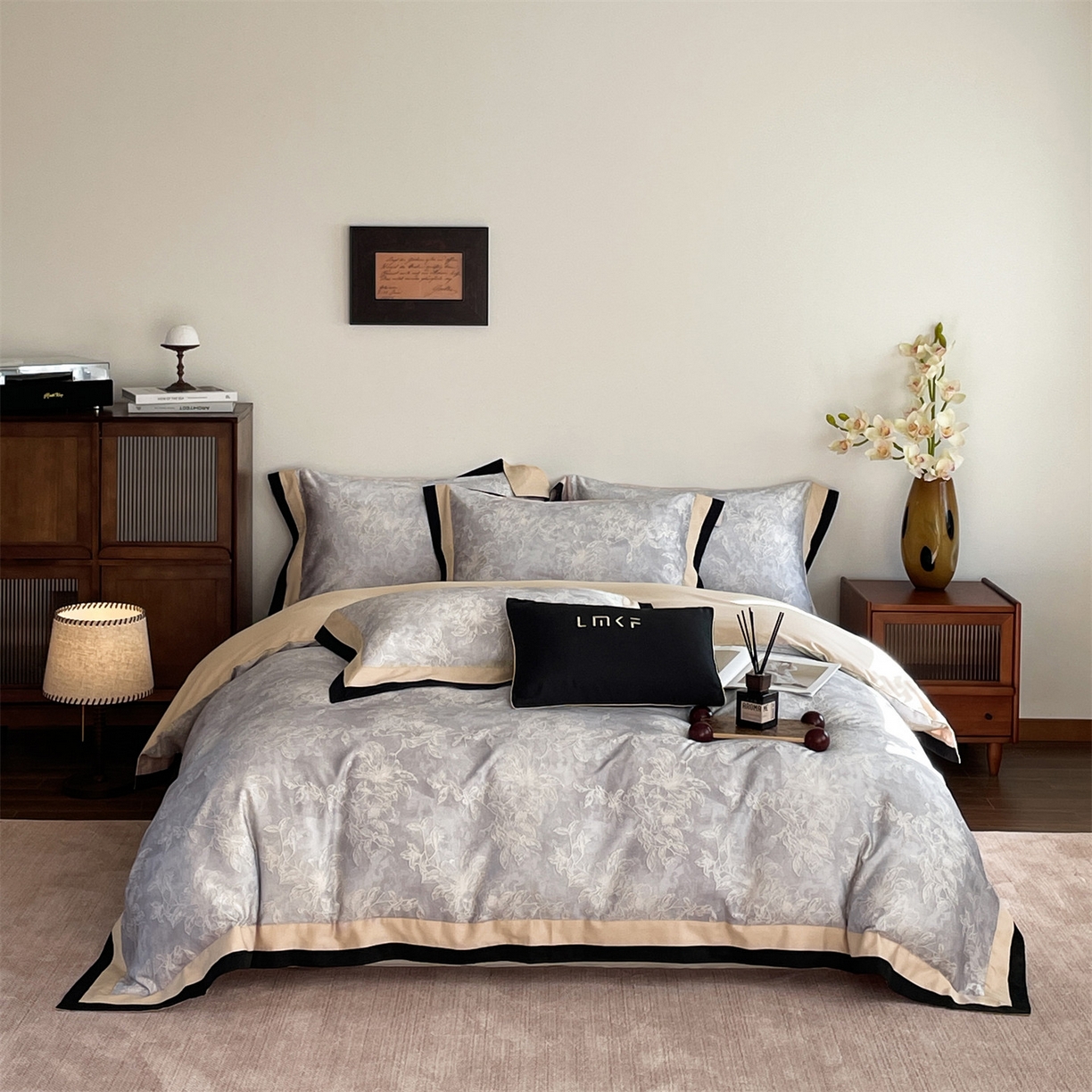 91家纺网 家纺一手货源 找家纺 （总）蓝米卡夫 2026春季新款-60S长绒棉数码印花贡缎双拼角系列四件套-巴音布鲁（礼盒）