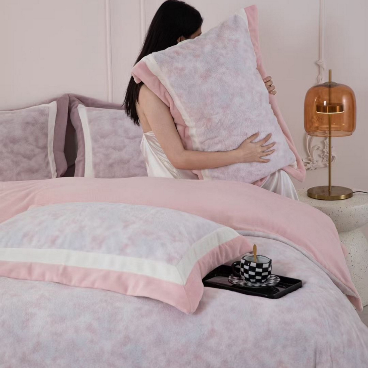 91家纺网 家纺一手货源 找家纺 玖琳家纺 2026新款高端高克重水貂绒四件套 浅浅粉色