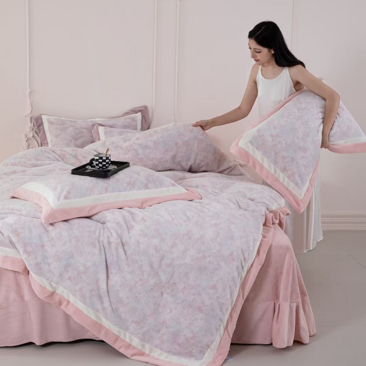 91家纺网 家纺一手货源 找家纺 玖琳家纺 2026新款高端高克重水貂绒四件套 浅浅粉色