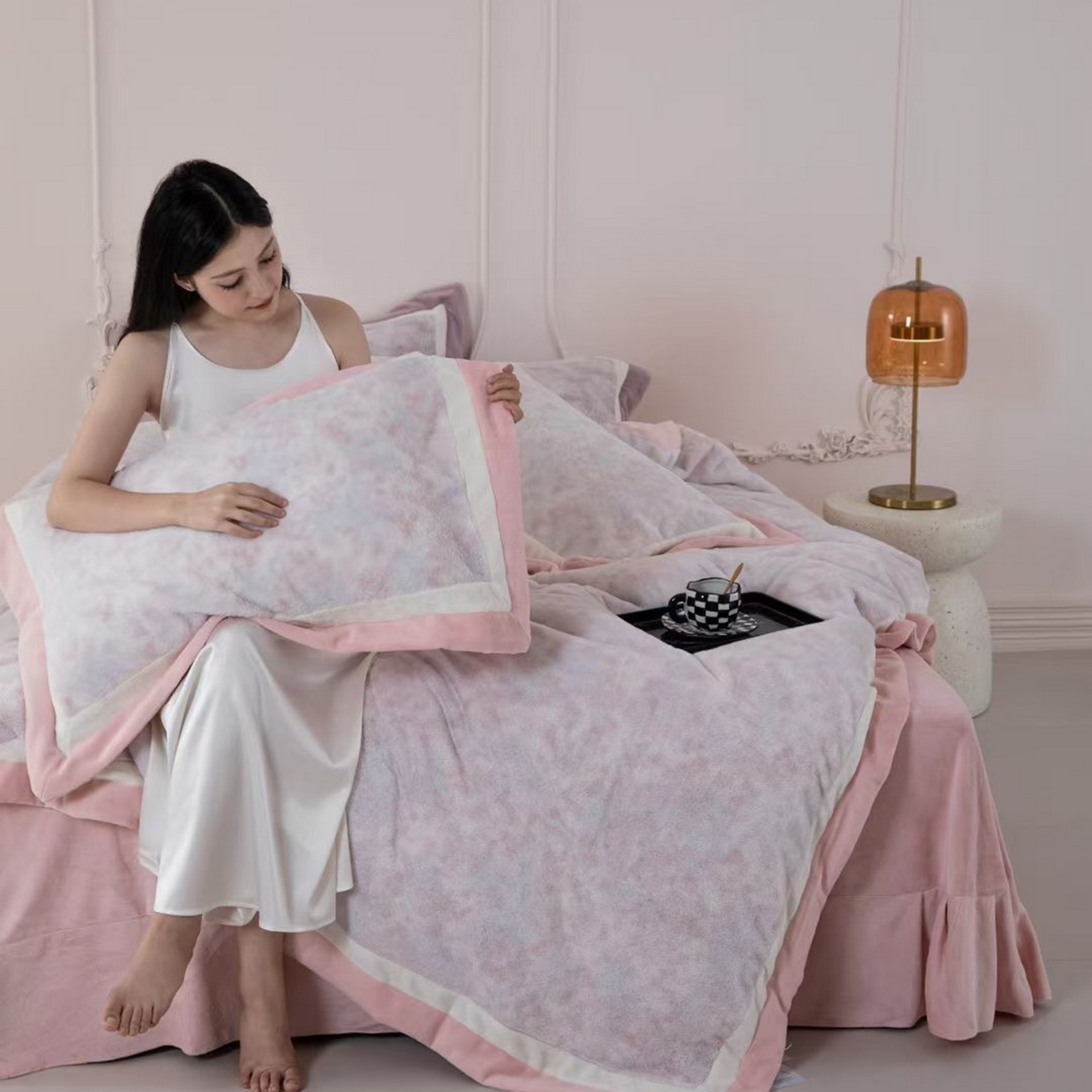 91家纺网 家纺一手货源 找家纺 玖琳家纺 2026新款高端高克重水貂绒四件套 浅浅粉色