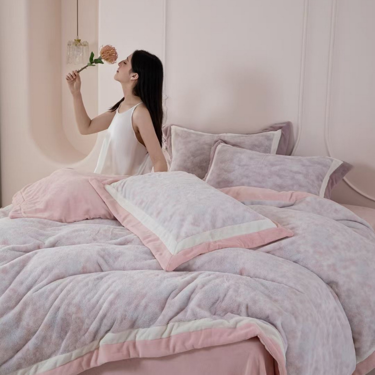 91家纺网 家纺一手货源 找家纺 玖琳家纺 2026新款高端高克重水貂绒四件套 浅浅粉色