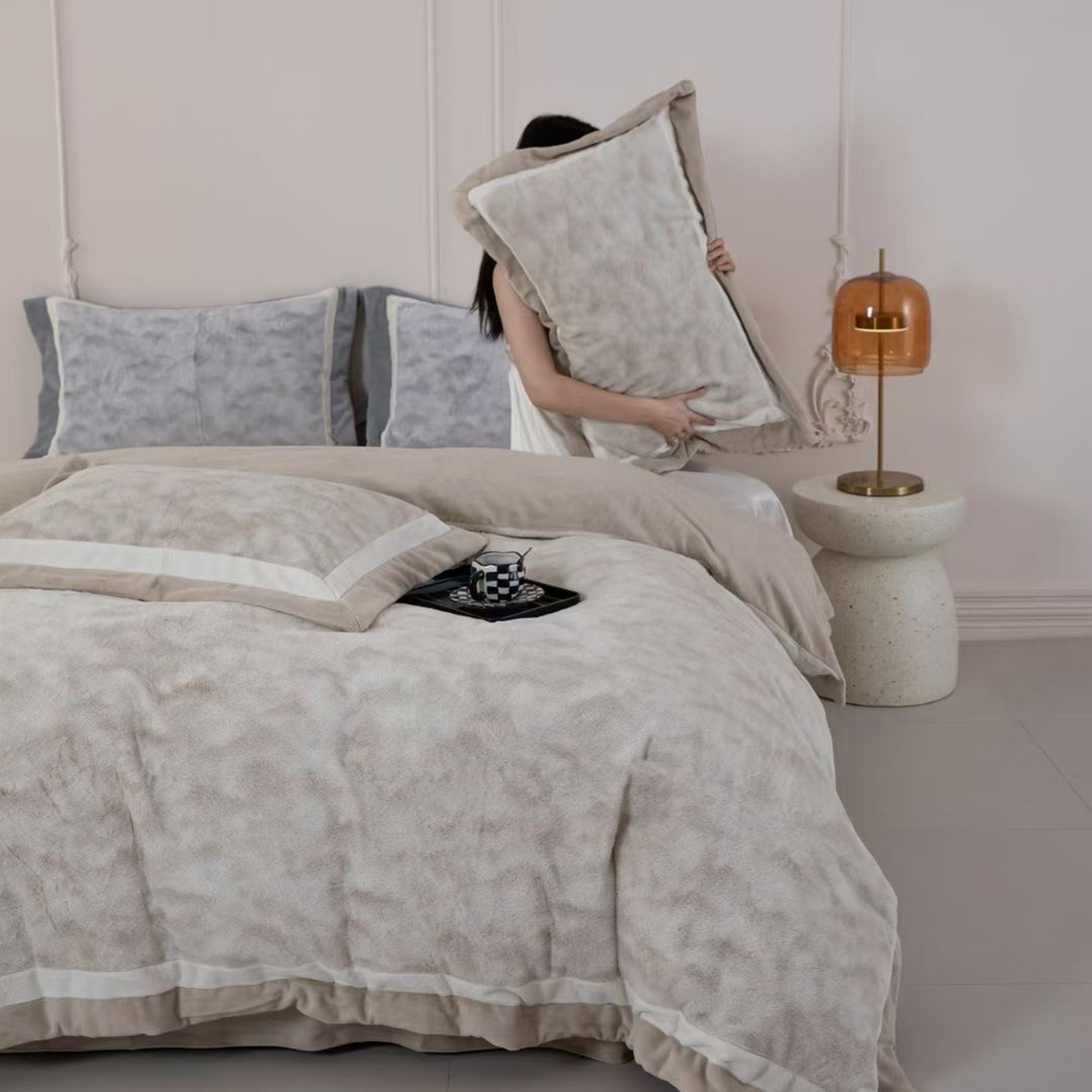 玖琳家纺 2026新款高端高克重水貂绒四件套 远山 咖色