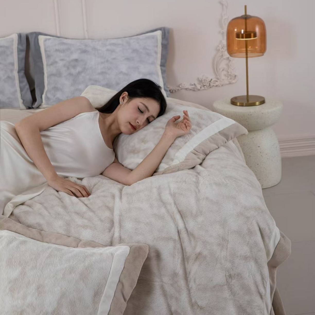 91家纺网 家纺一手货源 找家纺 玖琳家纺 2026新款高端高克重水貂绒四件套 远山 咖色