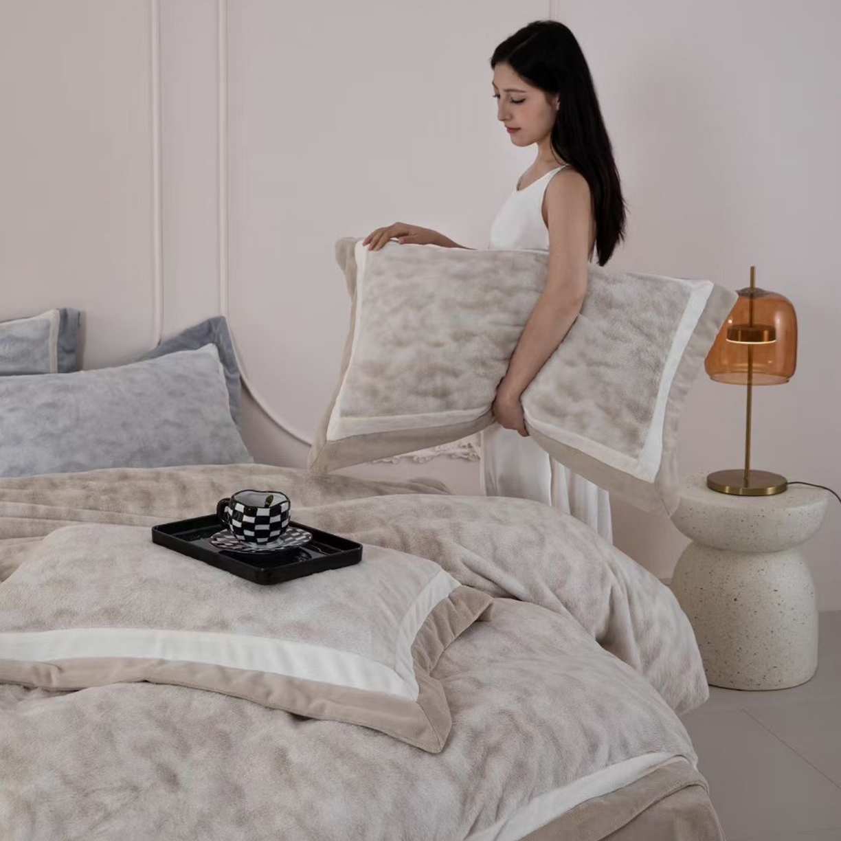 91家纺网 家纺一手货源 找家纺 玖琳家纺 2026新款高端高克重水貂绒四件套 远山 咖色