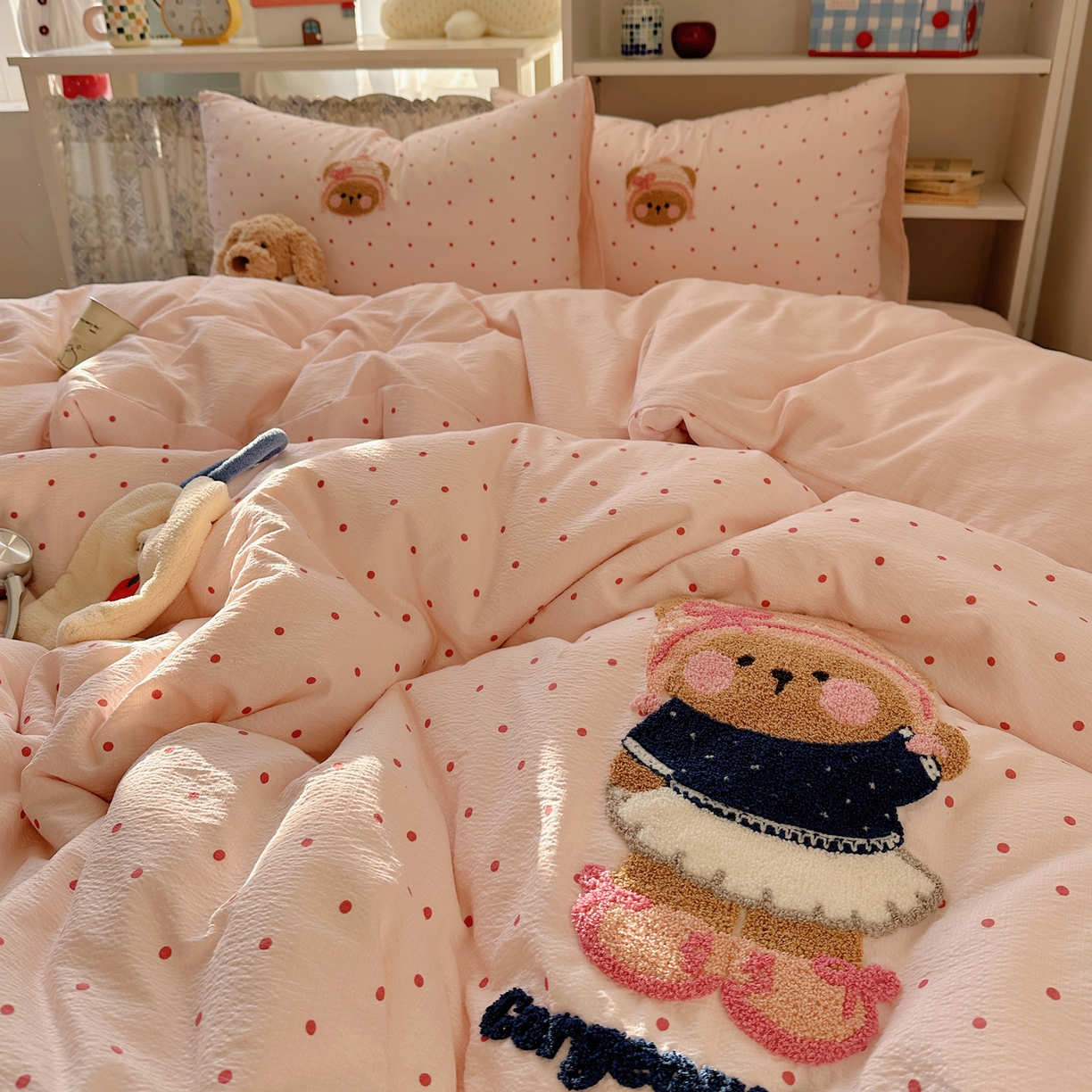 91家纺网 家纺一手货源 找家纺 美乐迪家纺 2026新款云感双层纱毛巾绣四件套 小熊糕