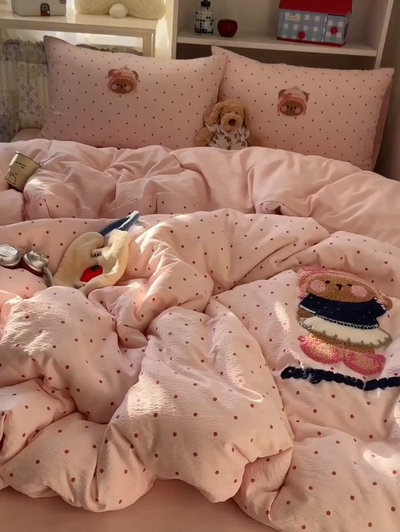 91家纺网 家纺一手货源 找家纺 美乐迪家纺 2026新款云感双层纱毛巾绣四件套 小熊糕