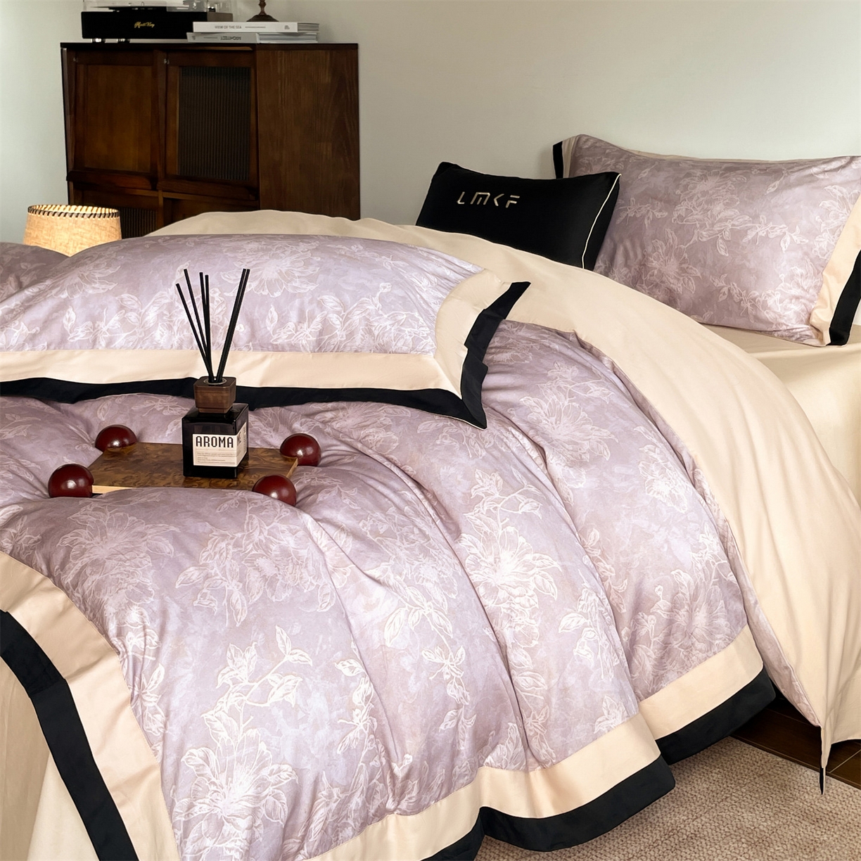 91家纺网 家纺一手货源 找家纺 （总）蓝米卡夫 2026春季新款-60S长绒棉数码印花贡缎双拼角系列四件套-巴音布鲁（礼盒）