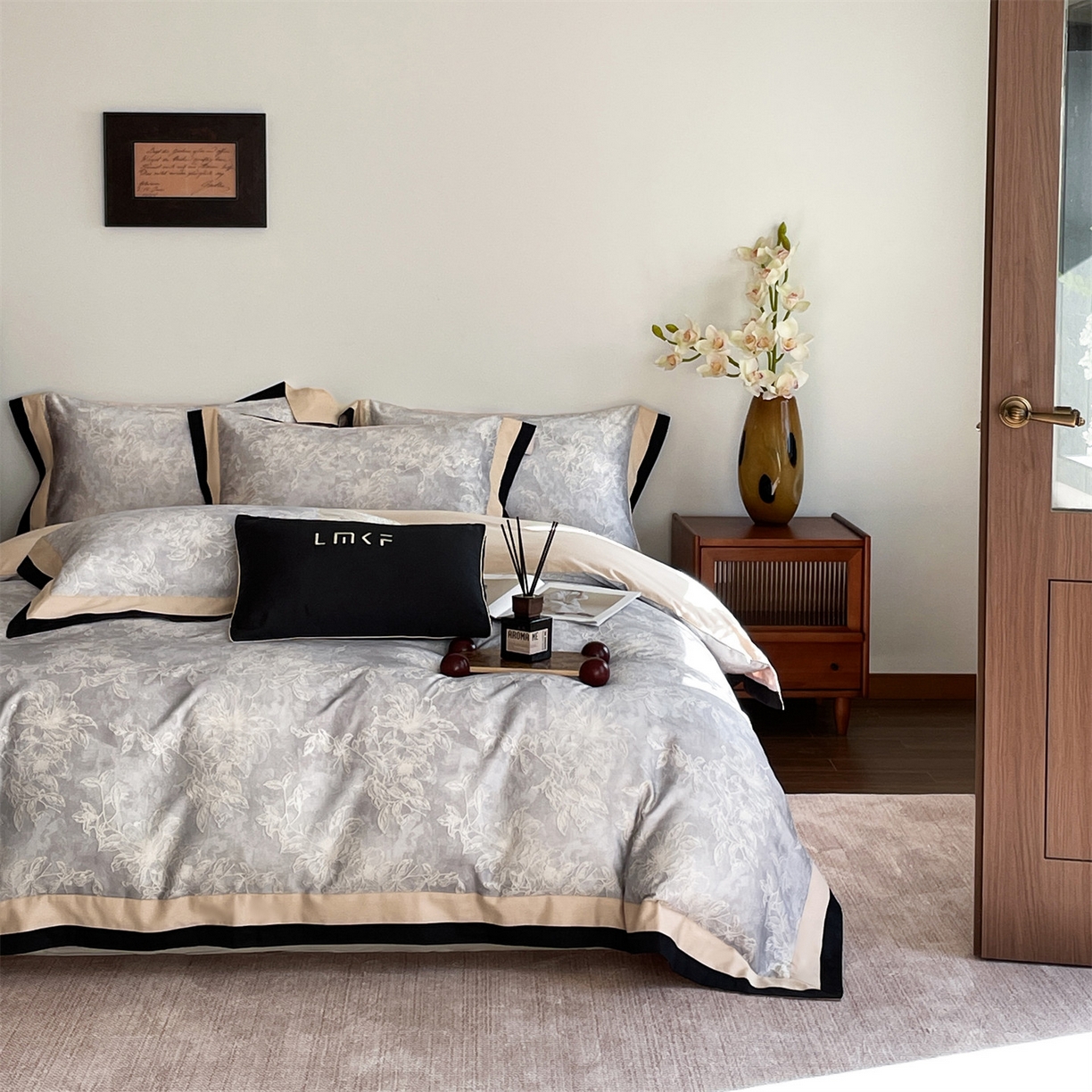 91家纺网 家纺一手货源 找家纺 蓝米卡夫 2026春季新款-60S长绒棉数码印花贡缎双拼角系列四件套-巴音布鲁（礼盒） 巴音布鲁-浅灰
