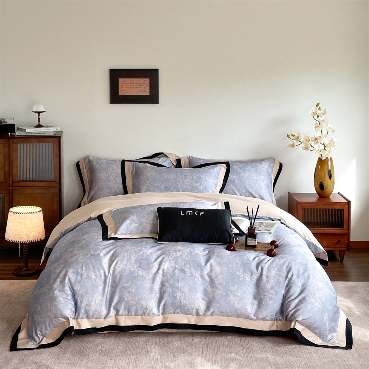 91家纺网 家纺一手货源 找家纺 蓝米卡夫 2026春季新款-60S长绒棉数码印花贡缎双拼角系列四件套-巴音布鲁（礼盒） 巴音布鲁-皇家蓝