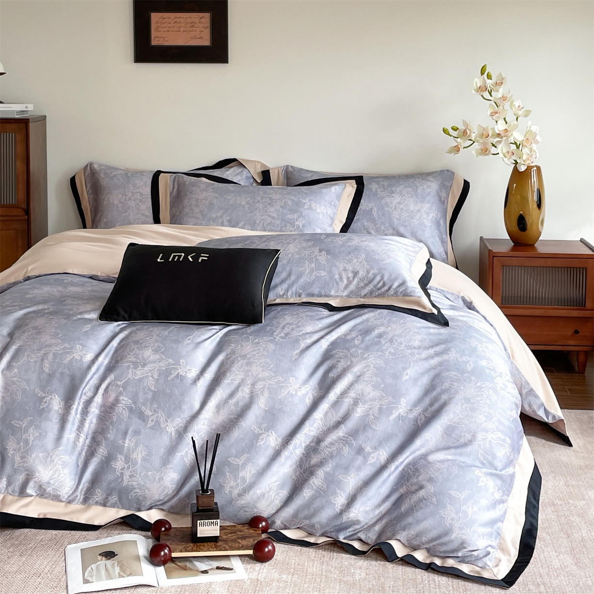 91家纺网 家纺一手货源 找家纺 蓝米卡夫 2026春季新款-60S长绒棉数码印花贡缎双拼角系列四件套-巴音布鲁（礼盒） 巴音布鲁-皇家蓝