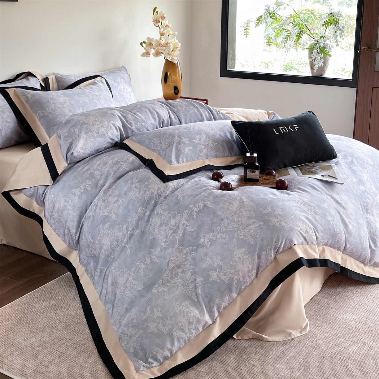 91家纺网 家纺一手货源 找家纺 蓝米卡夫 2026春季新款-60S长绒棉数码印花贡缎双拼角系列四件套-巴音布鲁（礼盒） 巴音布鲁-皇家蓝