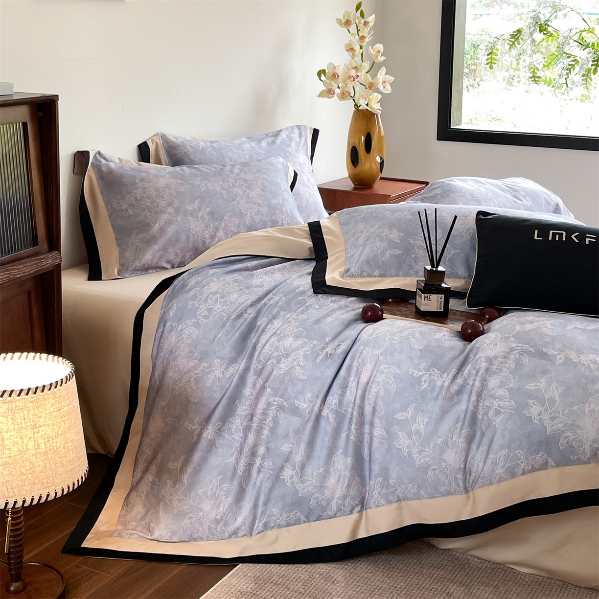 91家纺网 家纺一手货源 找家纺 蓝米卡夫 2026春季新款-60S长绒棉数码印花贡缎双拼角系列四件套-巴音布鲁（礼盒） 巴音布鲁-皇家蓝