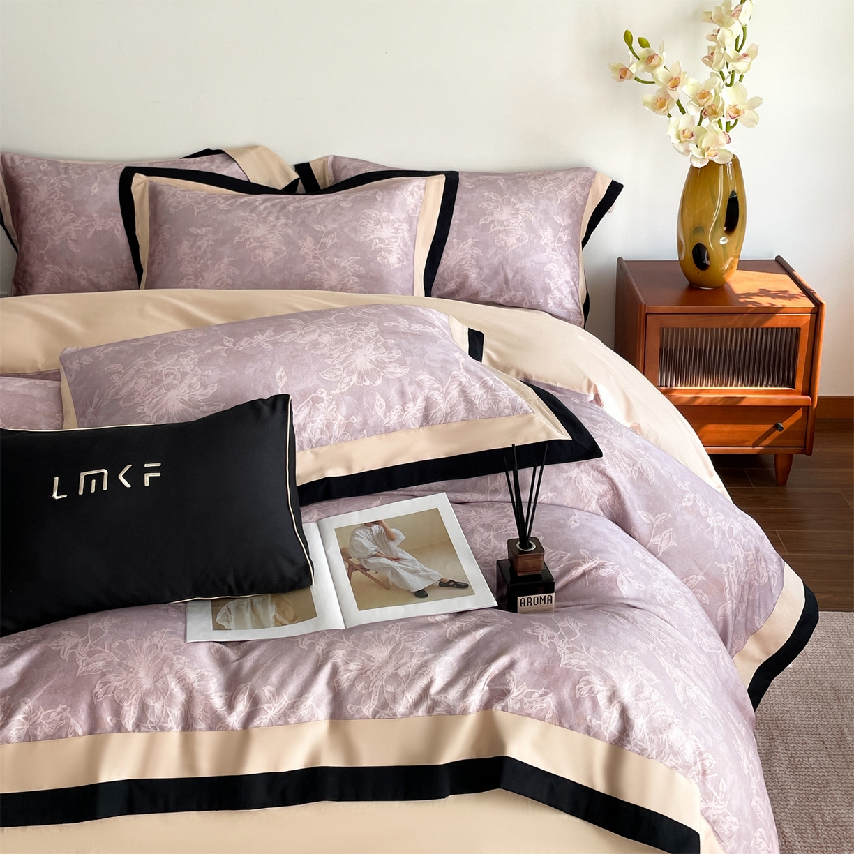 91家纺网 家纺一手货源 找家纺 蓝米卡夫 2026春季新款-60S长绒棉数码印花贡缎双拼角系列四件套-巴音布鲁（礼盒） 巴音布鲁-沙紫