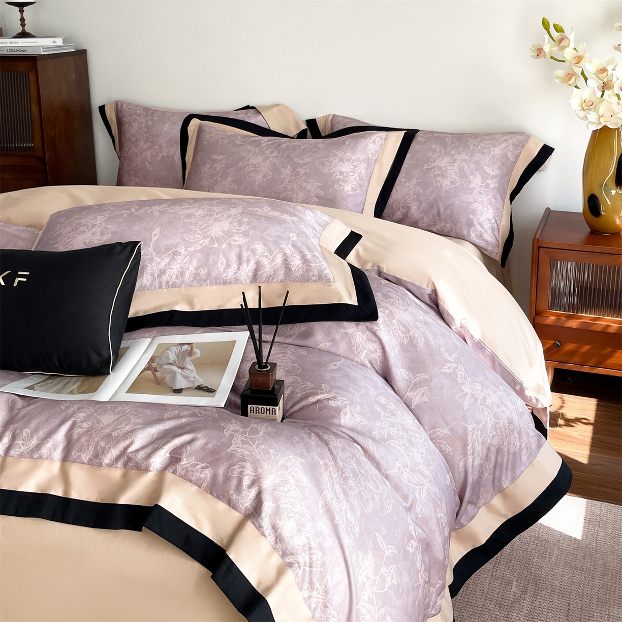 91家纺网 家纺一手货源 找家纺 蓝米卡夫 2026春季新款-60S长绒棉数码印花贡缎双拼角系列四件套-巴音布鲁（礼盒） 巴音布鲁-沙紫