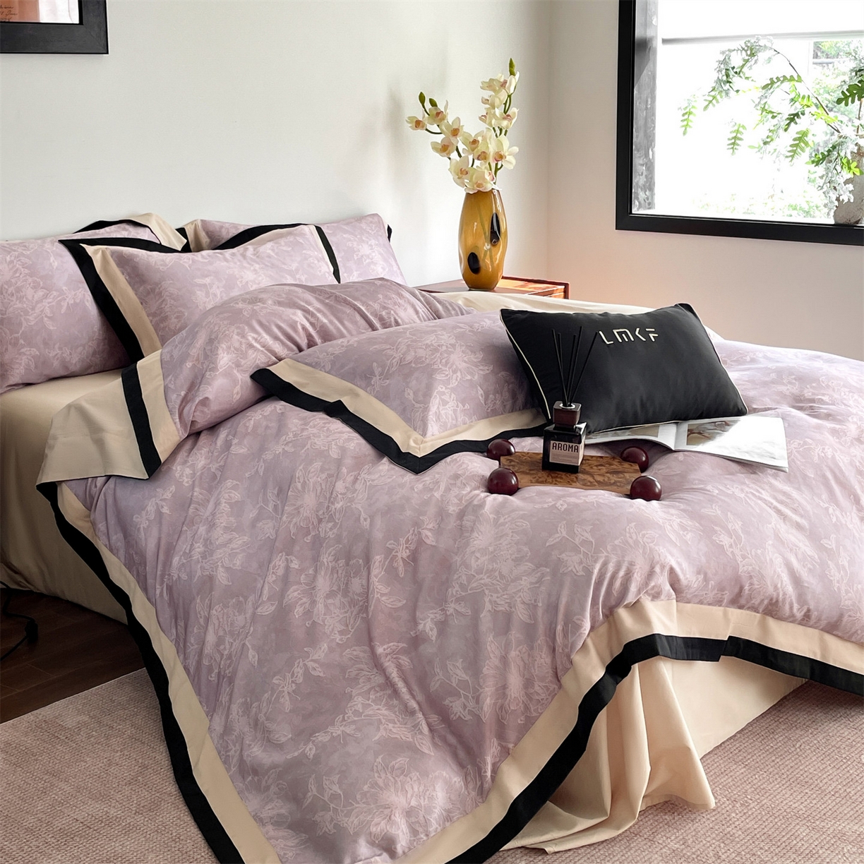 91家纺网 家纺一手货源 找家纺 蓝米卡夫 2026春季新款-60S长绒棉数码印花贡缎双拼角系列四件套-巴音布鲁（礼盒） 巴音布鲁-沙紫