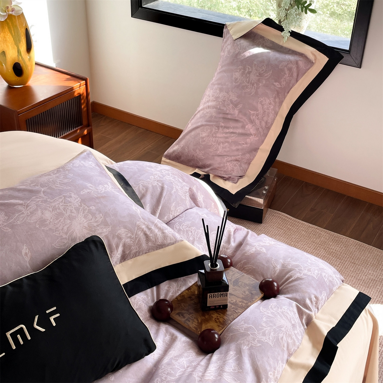 91家纺网 家纺一手货源 找家纺 蓝米卡夫 2026春季新款-60S长绒棉数码印花贡缎双拼角系列四件套-巴音布鲁（礼盒） 巴音布鲁-沙紫