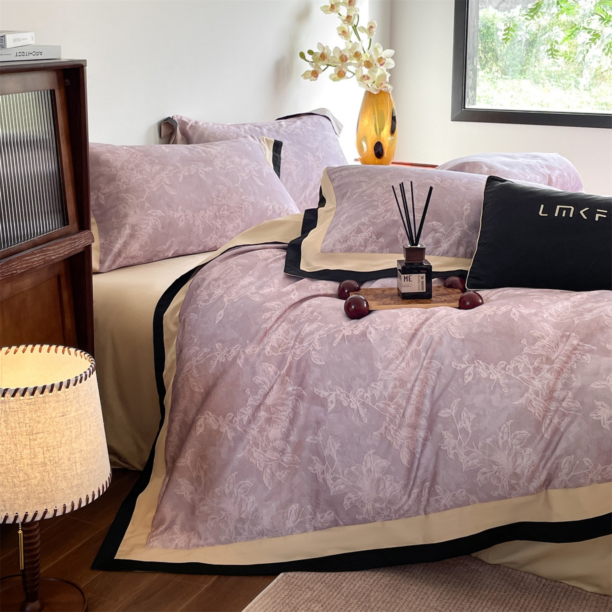 91家纺网 家纺一手货源 找家纺 蓝米卡夫 2026春季新款-60S长绒棉数码印花贡缎双拼角系列四件套-巴音布鲁（礼盒） 巴音布鲁-沙紫