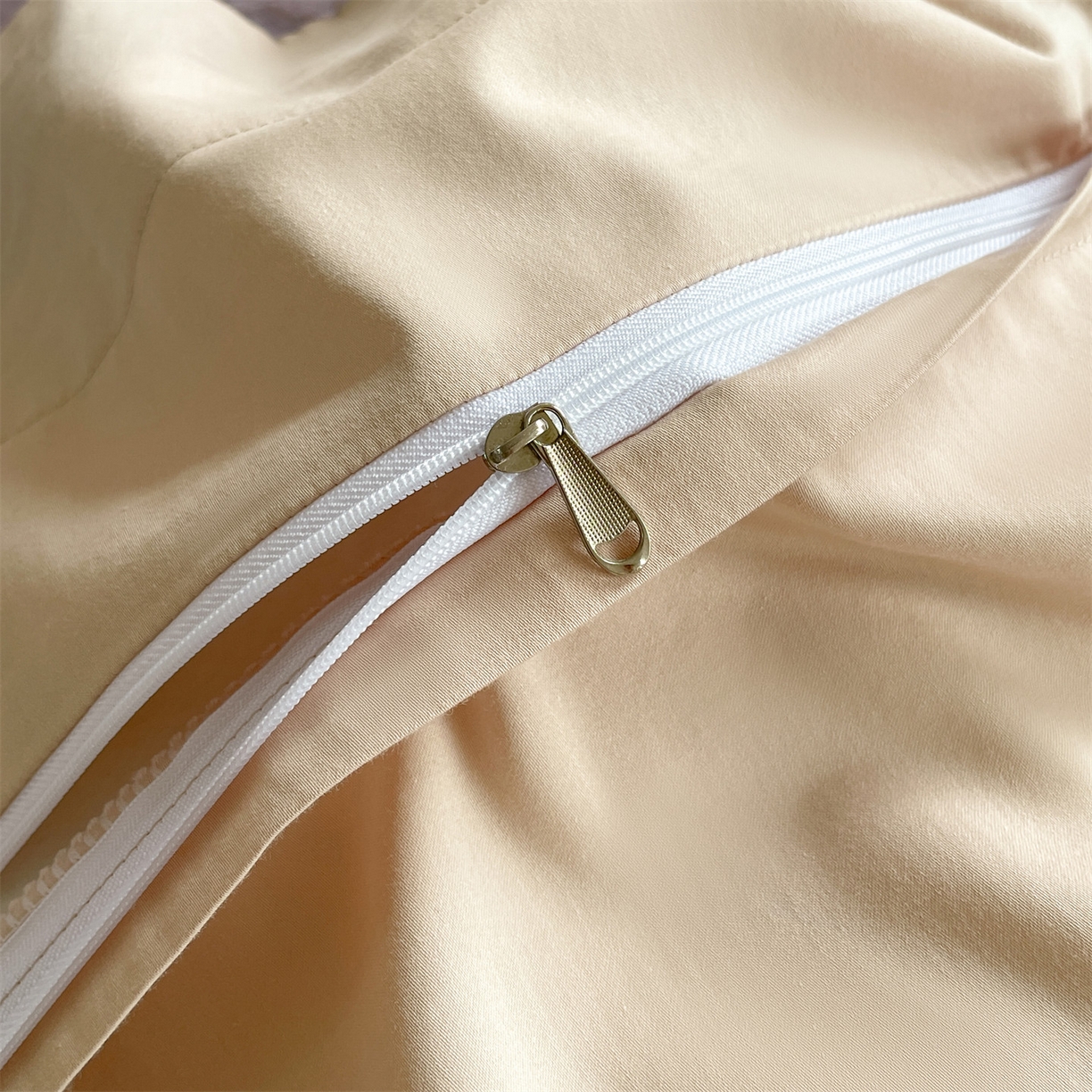 91家纺网 家纺一手货源 找家纺 蓝米卡夫 2026春季新款-60S长绒棉数码印花贡缎双拼角系列四件套-巴音布鲁（礼盒） 巴音布鲁-沙紫