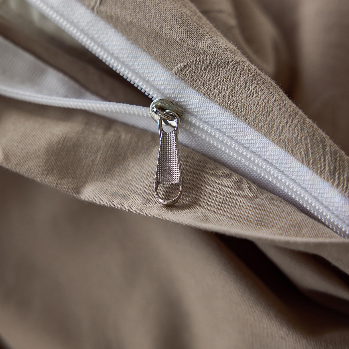 91家纺网 家纺一手货源 找家纺 小懒猪 2026新款亲肤舒适立体全棉纯棉提花四件套-二 花柔玉净-金属灰