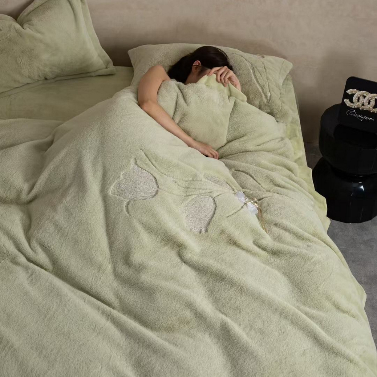 91家纺网 家纺一手货源 找家纺 2026新款高端高克重水貂绒四件套-漫枝系列 漫枝 豆绿