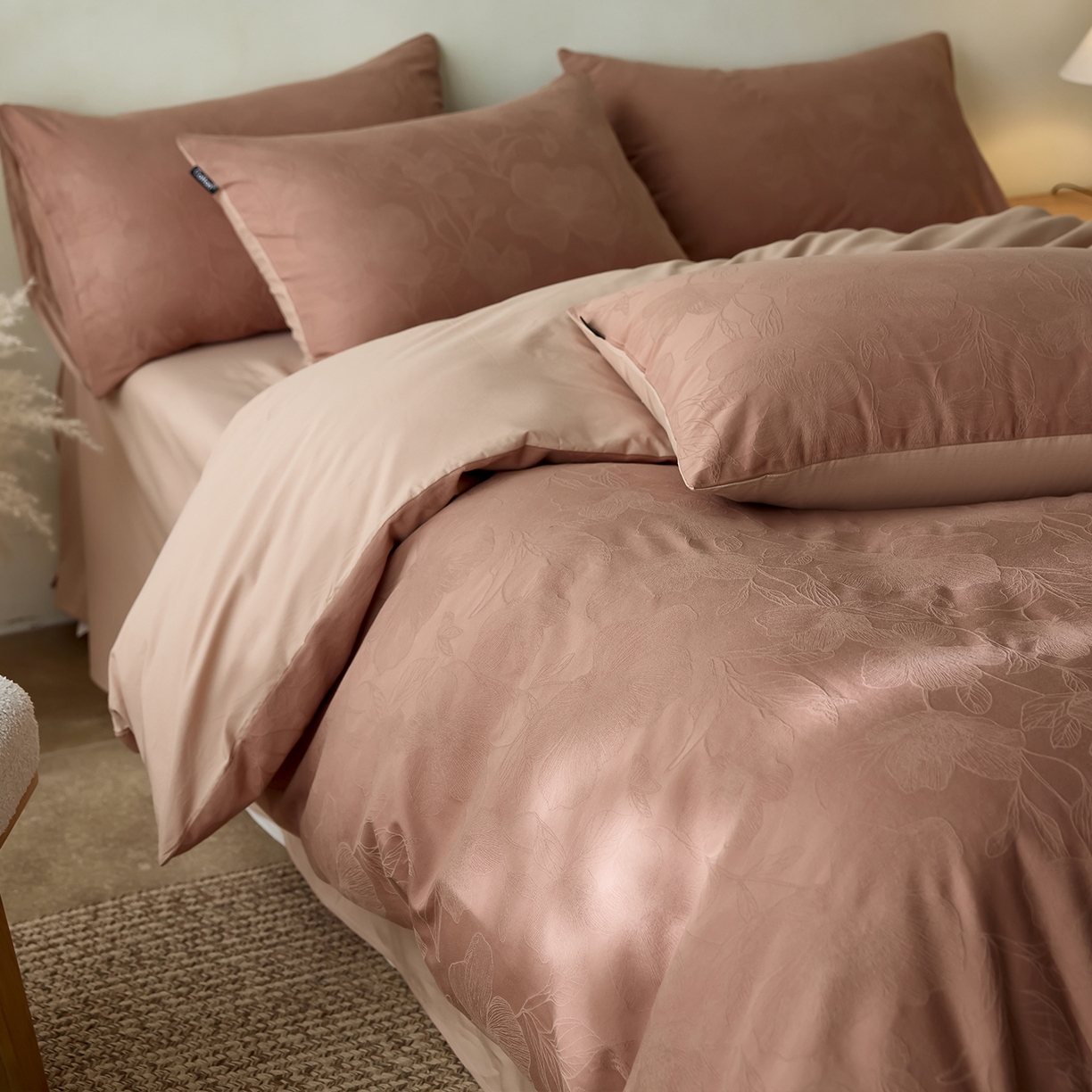 91家纺网 家纺一手货源 找家纺 小懒猪 2026新款亲肤舒适立体全棉纯棉提花四件套-二 花柔玉净-深秋咖