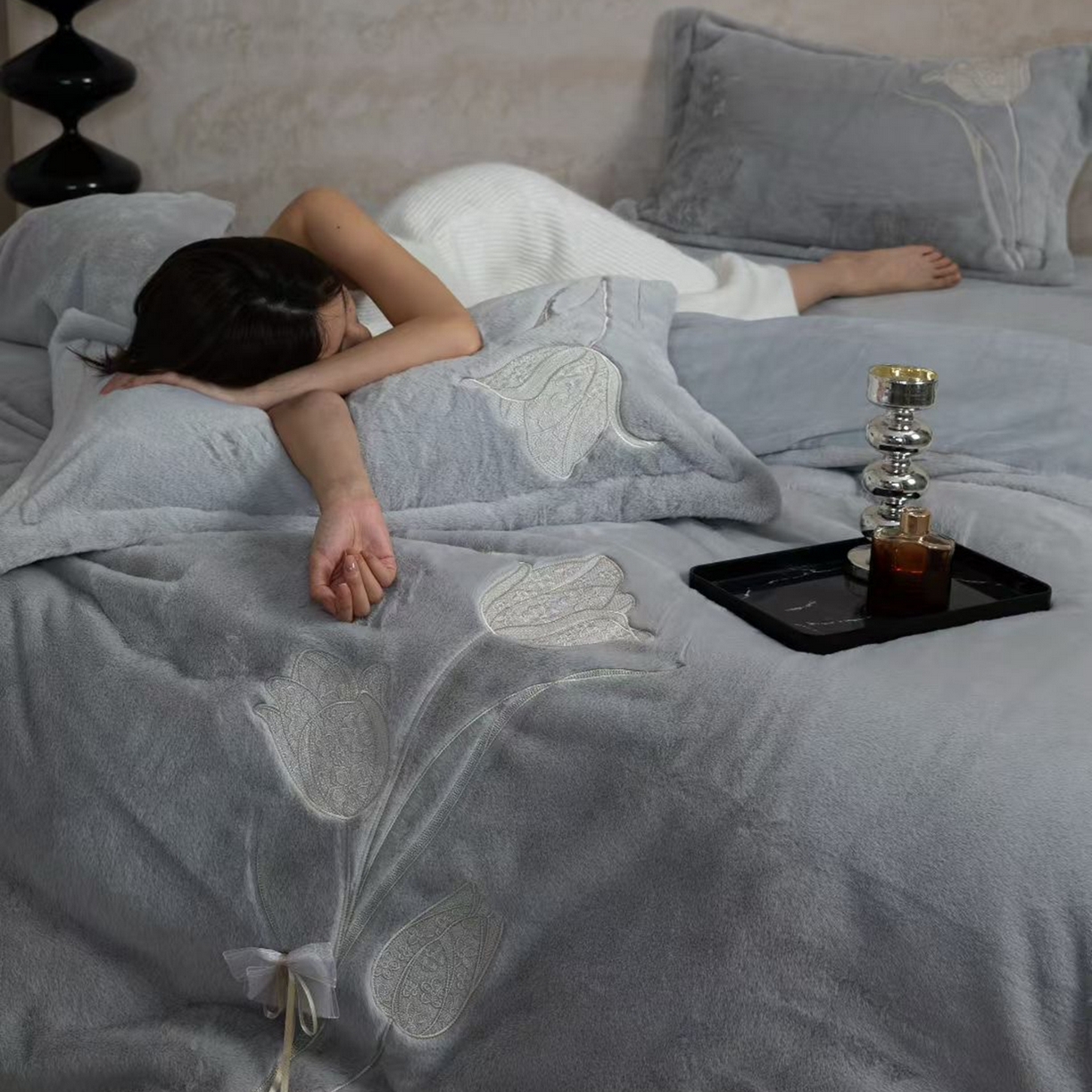 91家纺网 家纺一手货源 找家纺 2026新款高端高克重水貂绒四件套-漫枝系列 漫枝 灰色