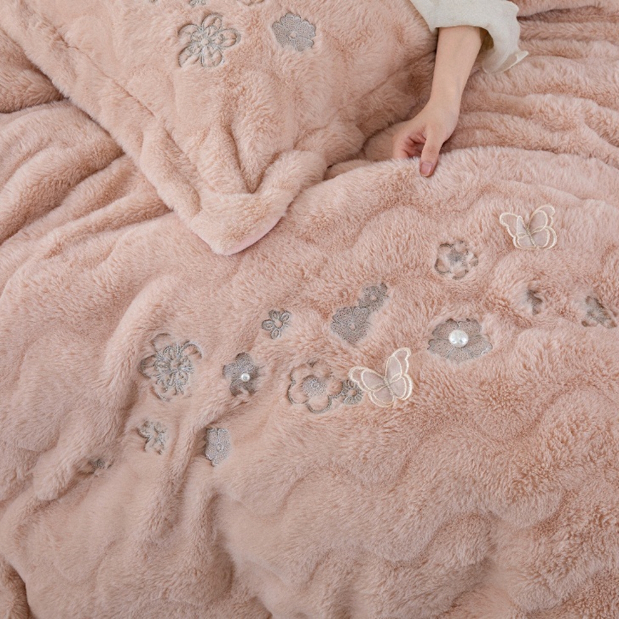 91家纺网 家纺一手货源 找家纺 玖琳家纺 2026新款高端高克重水貂绒四件套-倾颜系列 倾颜  玉色