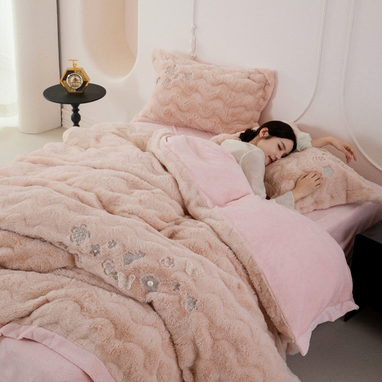 91家纺网 家纺一手货源 找家纺 玖琳家纺 2026新款高端高克重水貂绒四件套-倾颜系列 倾颜  玉色