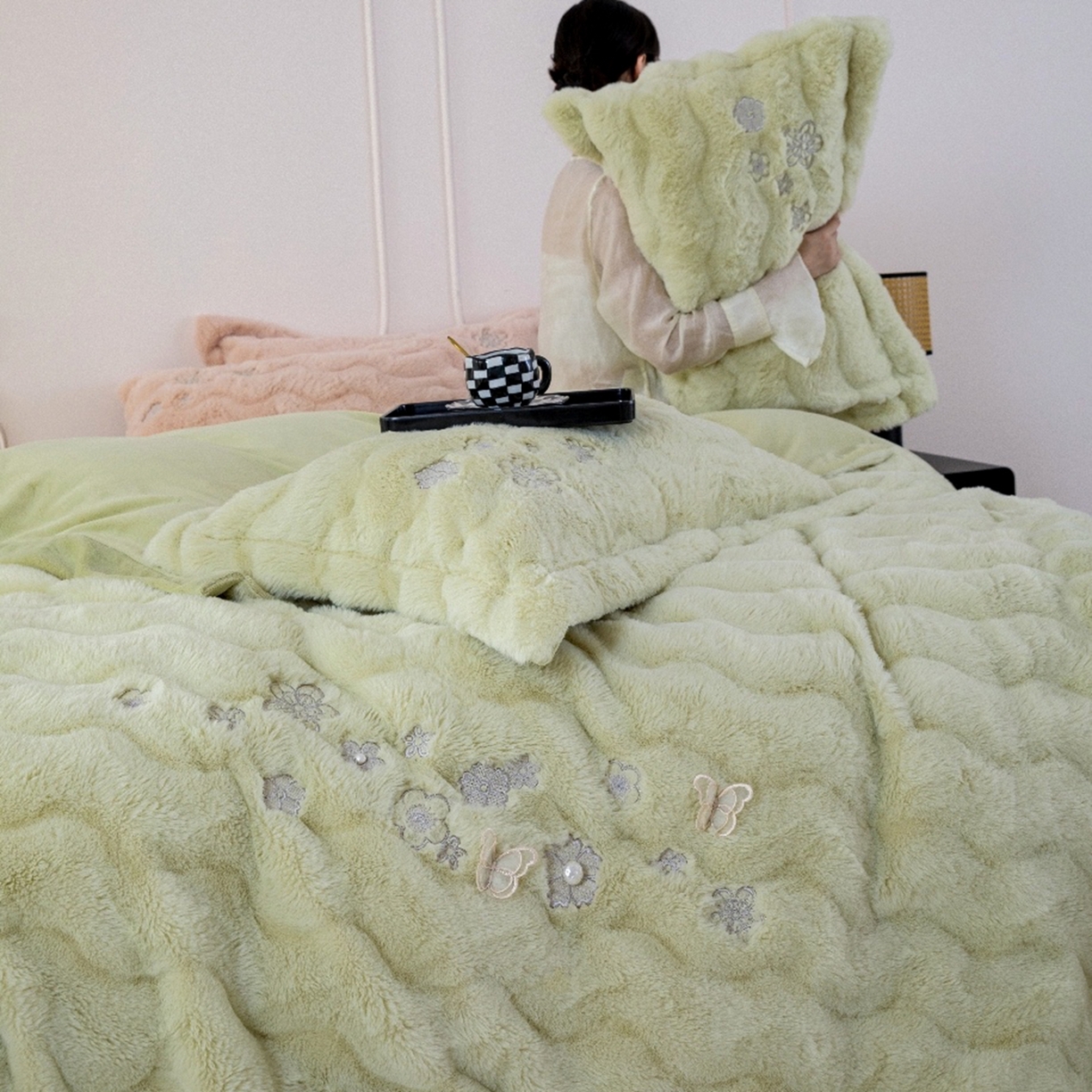 91家纺网 家纺一手货源 找家纺 玖琳家纺 2026新款高端高克重水貂绒四件套-倾颜系列 倾颜 绿色