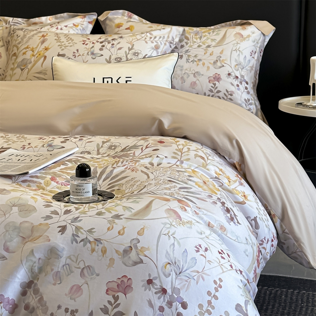 91家纺网 家纺一手货源 找家纺 （总）蓝米卡夫 2026春季新款-60S长绒棉数码印花贡缎系列四件套（礼盒）