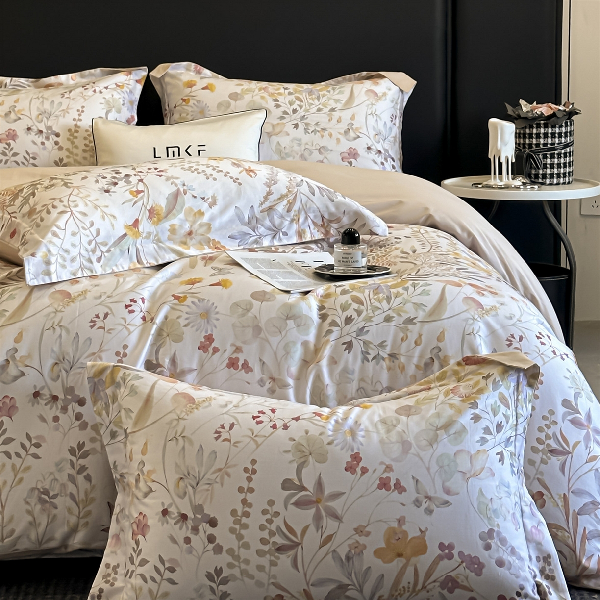 91家纺网 家纺一手货源 找家纺 （总）蓝米卡夫 2026春季新款-60S长绒棉数码印花贡缎系列四件套（礼盒）