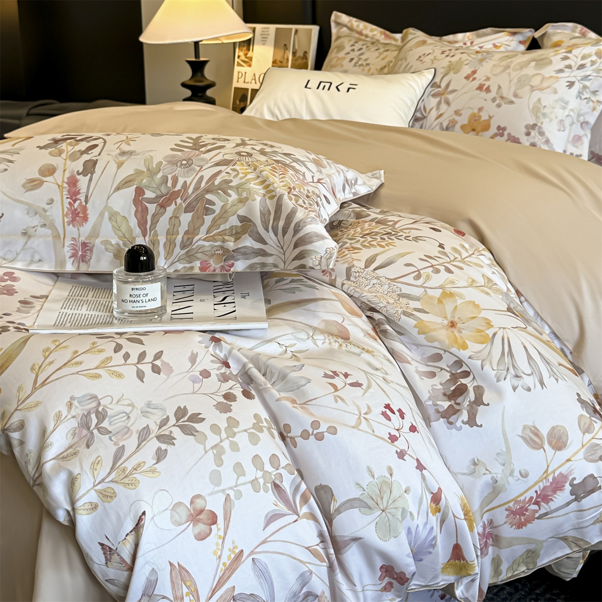 91家纺网 家纺一手货源 找家纺 蓝米卡夫 2026春季新款-60S长绒棉数码印花贡缎系列四件套（礼盒） 阿勒泰秘境