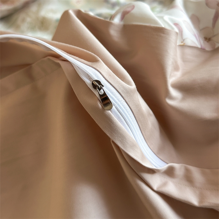 91家纺网 家纺一手货源 找家纺 蓝米卡夫 2026春季新款-60S长绒棉数码印花贡缎系列四件套（礼盒） 阿勒泰花季