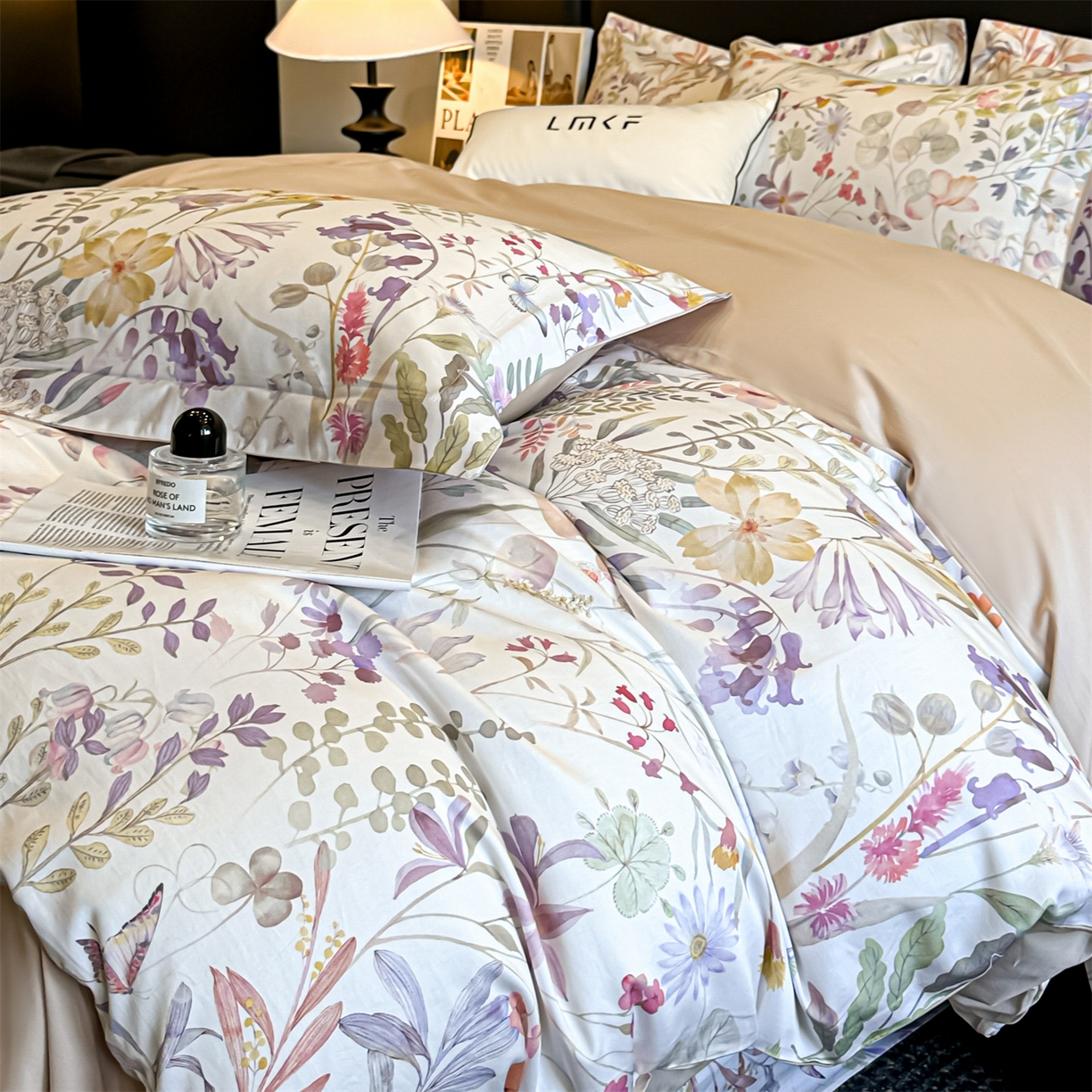 91家纺网 家纺一手货源 找家纺 蓝米卡夫 2026春季新款-60S长绒棉数码印花贡缎系列四件套（礼盒） 阿勒泰紫韵