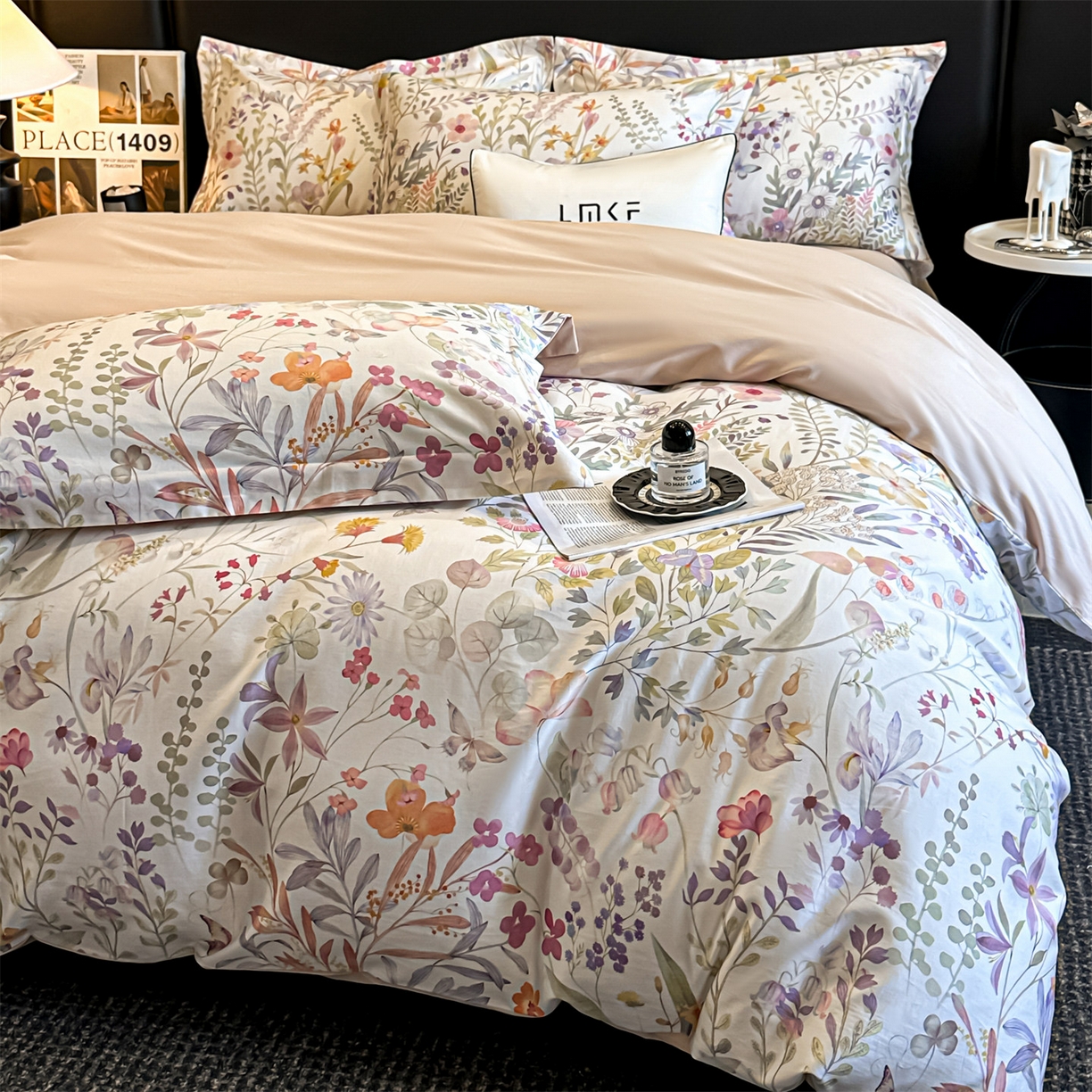 91家纺网 家纺一手货源 找家纺 蓝米卡夫 2026春季新款-60S长绒棉数码印花贡缎系列四件套（礼盒） 阿勒泰紫韵