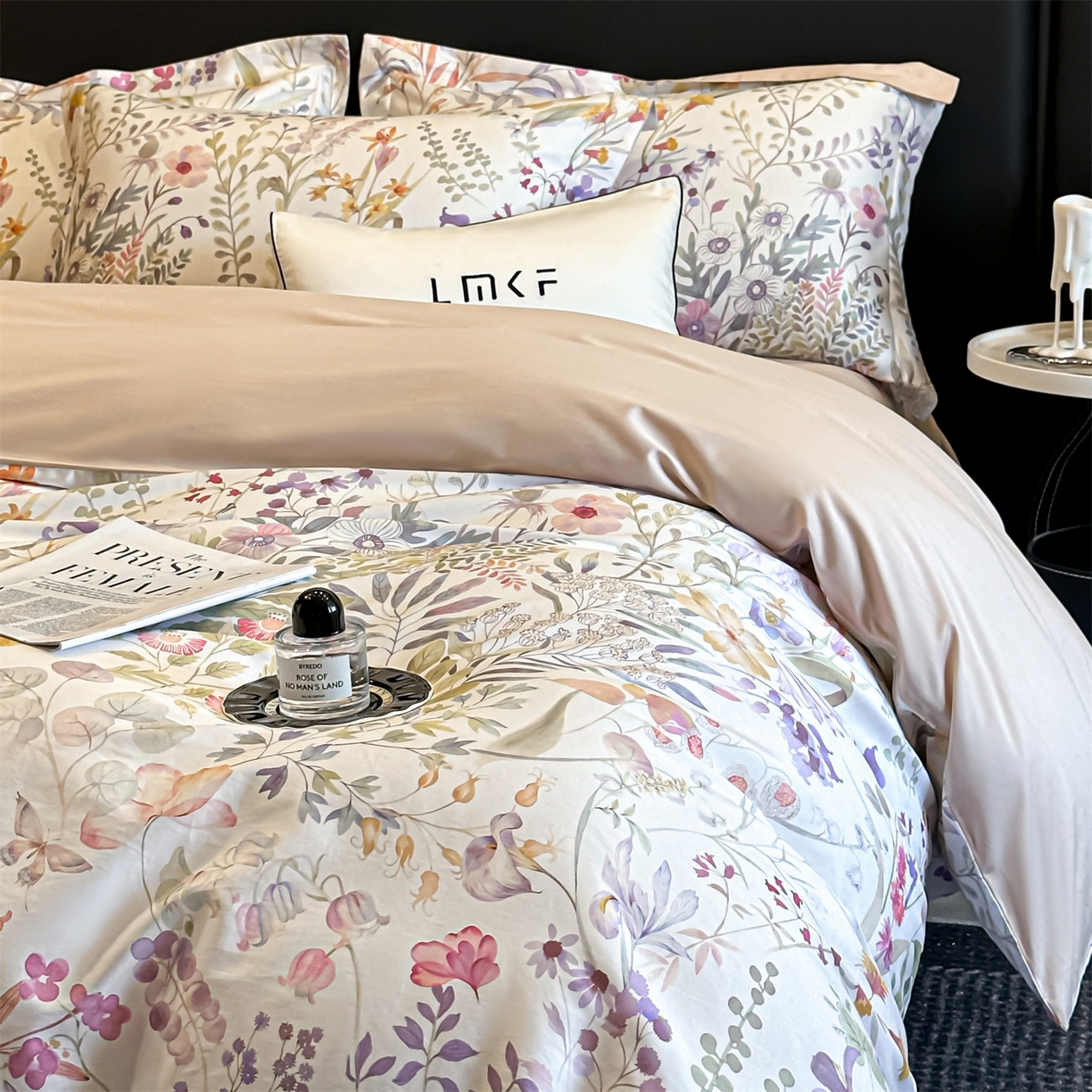 91家纺网 家纺一手货源 找家纺 蓝米卡夫 2026春季新款-60S长绒棉数码印花贡缎系列四件套（礼盒） 阿勒泰紫韵