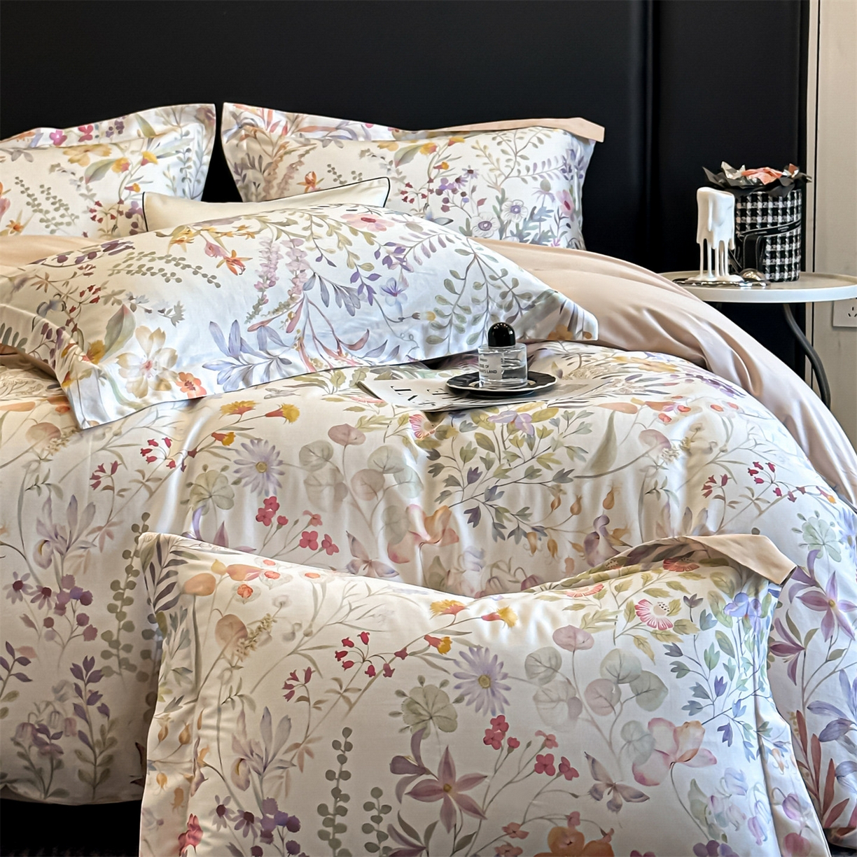 91家纺网 家纺一手货源 找家纺 蓝米卡夫 2026春季新款-60S长绒棉数码印花贡缎系列四件套（礼盒） 阿勒泰紫韵