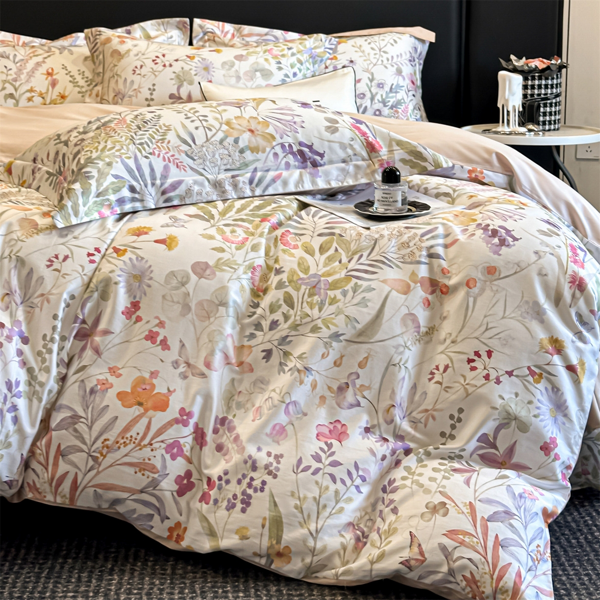 91家纺网 家纺一手货源 找家纺 蓝米卡夫 2026春季新款-60S长绒棉数码印花贡缎系列四件套（礼盒） 阿勒泰紫韵