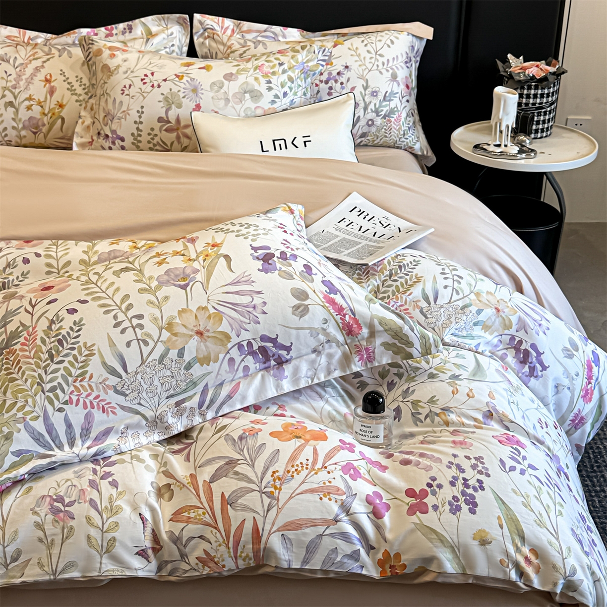 91家纺网 家纺一手货源 找家纺 蓝米卡夫 2026春季新款-60S长绒棉数码印花贡缎系列四件套（礼盒） 阿勒泰紫韵