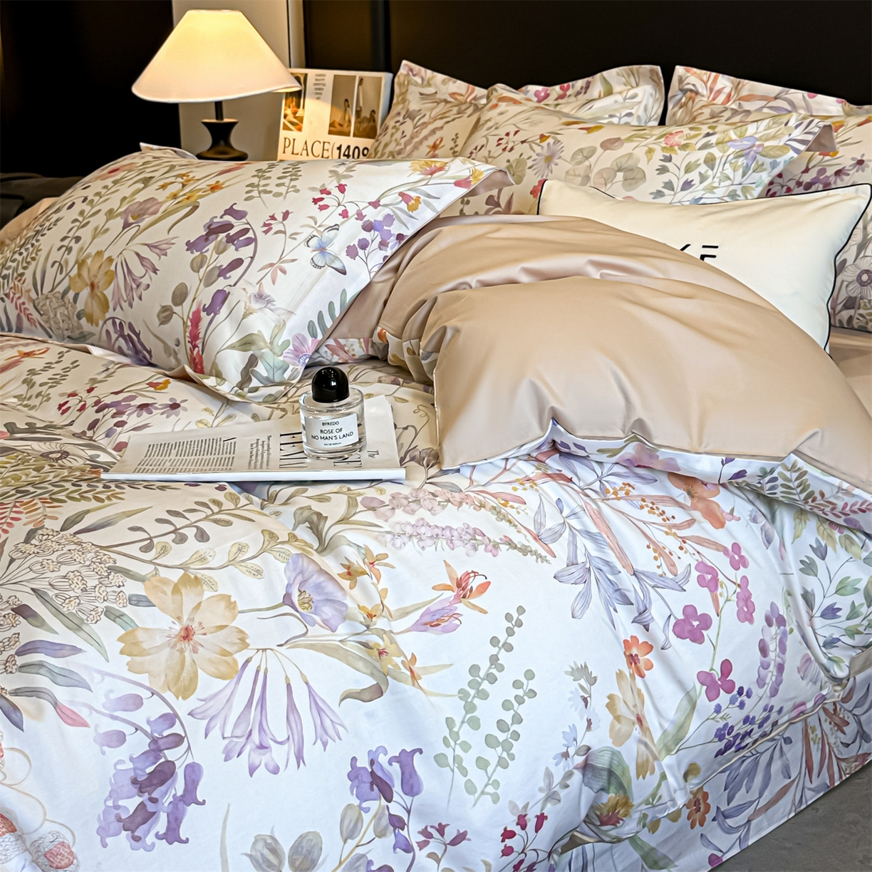 91家纺网 家纺一手货源 找家纺 蓝米卡夫 2026春季新款-60S长绒棉数码印花贡缎系列四件套（礼盒） 阿勒泰紫韵