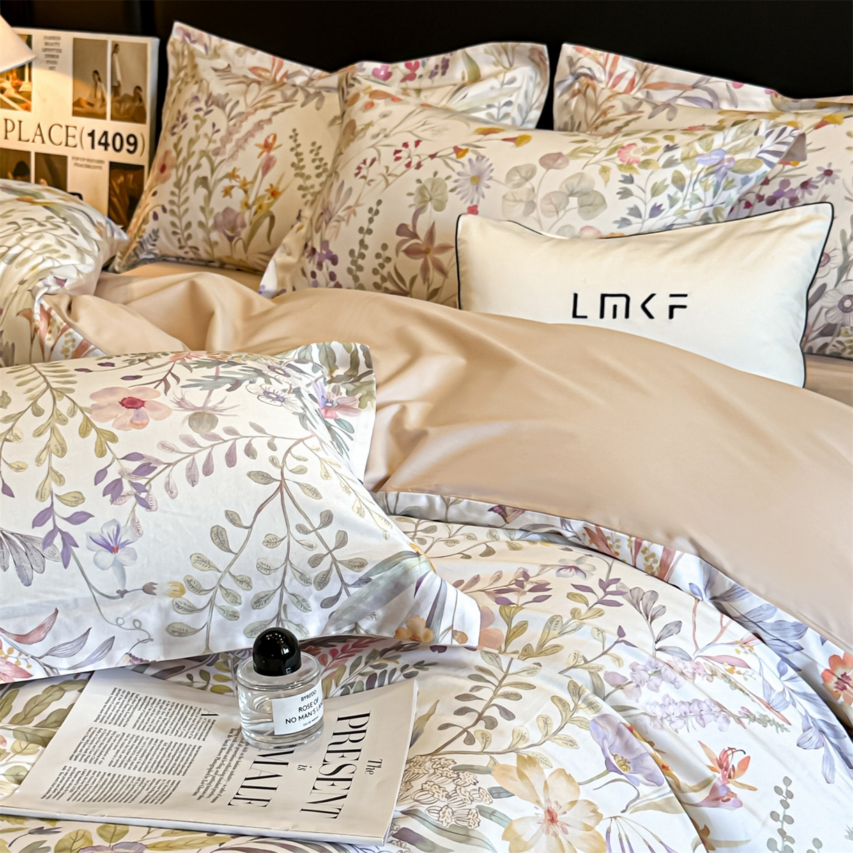 91家纺网 家纺一手货源 找家纺 蓝米卡夫 2026春季新款-60S长绒棉数码印花贡缎系列四件套（礼盒） 阿勒泰紫韵