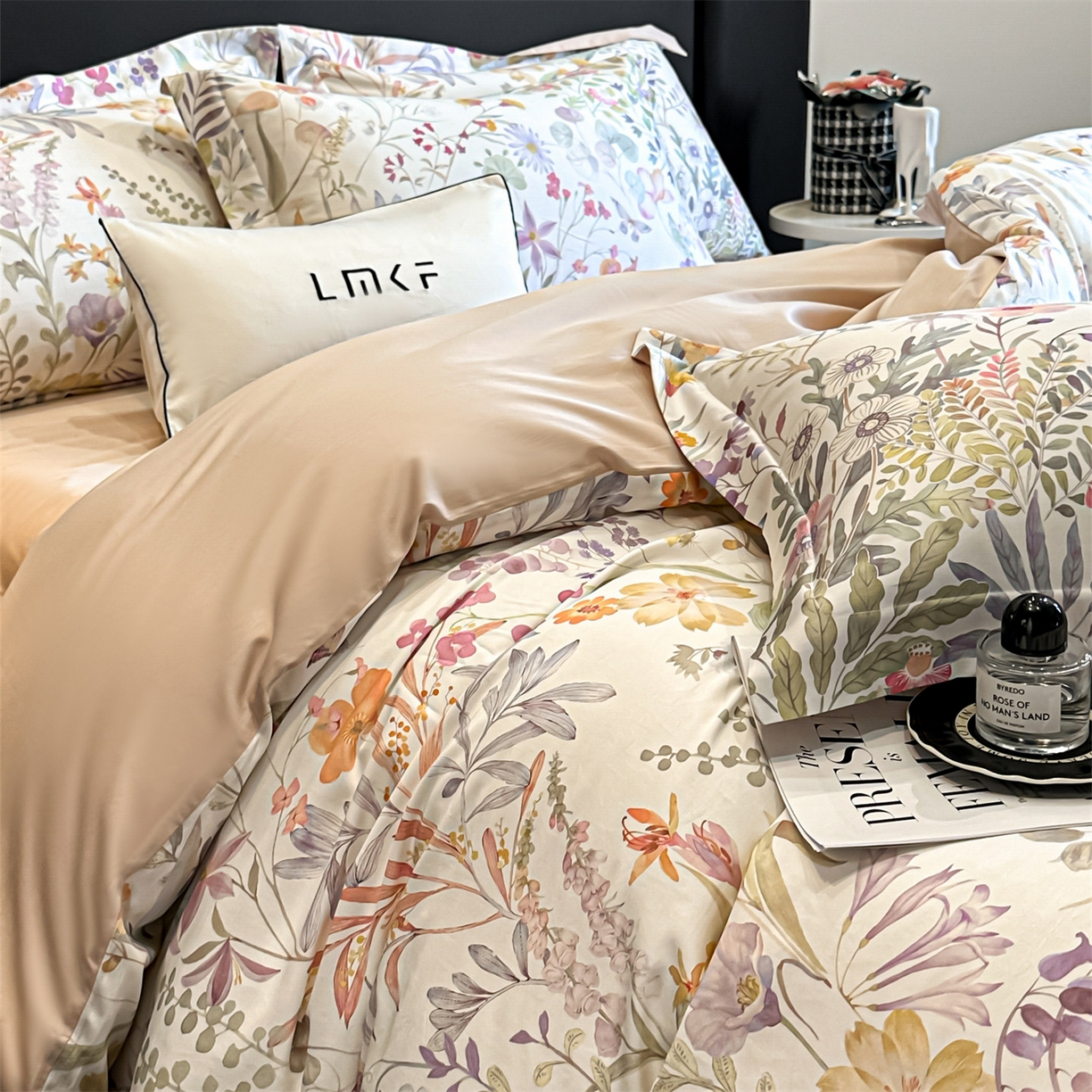 91家纺网 家纺一手货源 找家纺 蓝米卡夫 2026春季新款-60S长绒棉数码印花贡缎系列四件套（礼盒） 阿勒泰紫韵