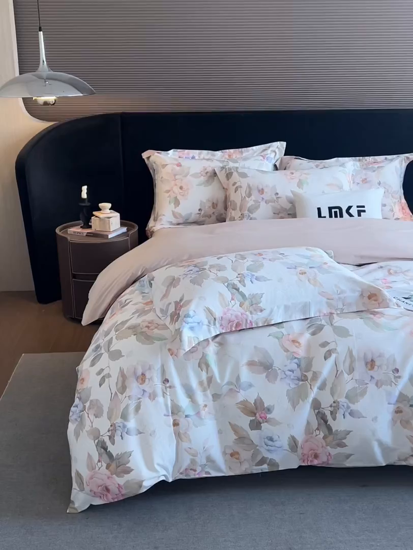 91家纺网 家纺一手货源 找家纺 蓝米卡夫 2026春季新款-60S长绒棉数码印花贡缎系列四件套（礼盒） 繁花春城