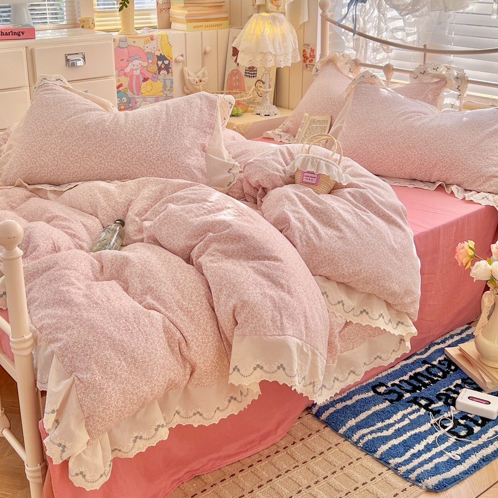 91家纺网 家纺一手货源 找家纺 金丝鸟家纺 2026新款纯棉全棉双层纱刺绣花边款四件套 浅星纱 粉