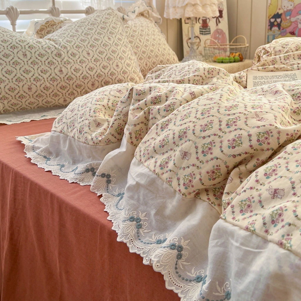 91家纺网 家纺一手货源 找家纺 金丝鸟家纺 2026新款纯棉全棉双层纱刺绣花边款四件套 兔隐织