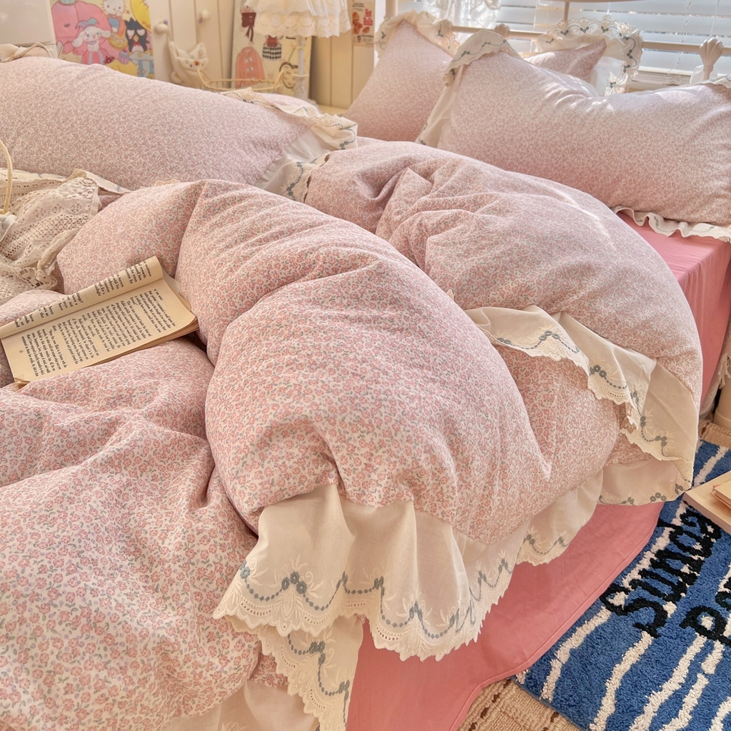 91家纺网 家纺一手货源 找家纺 金丝鸟家纺 2026新款纯棉全棉双层纱刺绣花边款四件套 浅星纱 粉