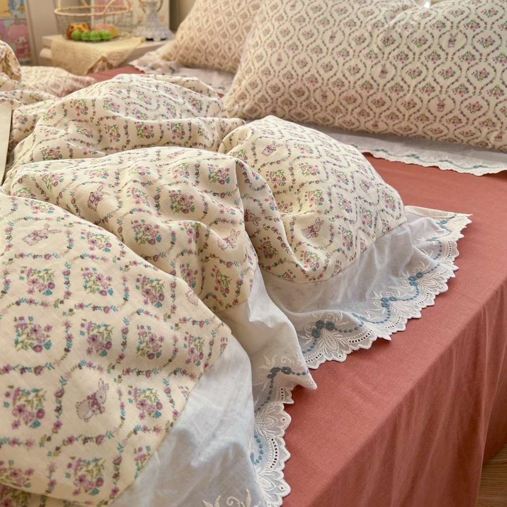 91家纺网 家纺一手货源 找家纺 金丝鸟家纺 2026新款纯棉全棉双层纱刺绣花边款四件套 兔隐织