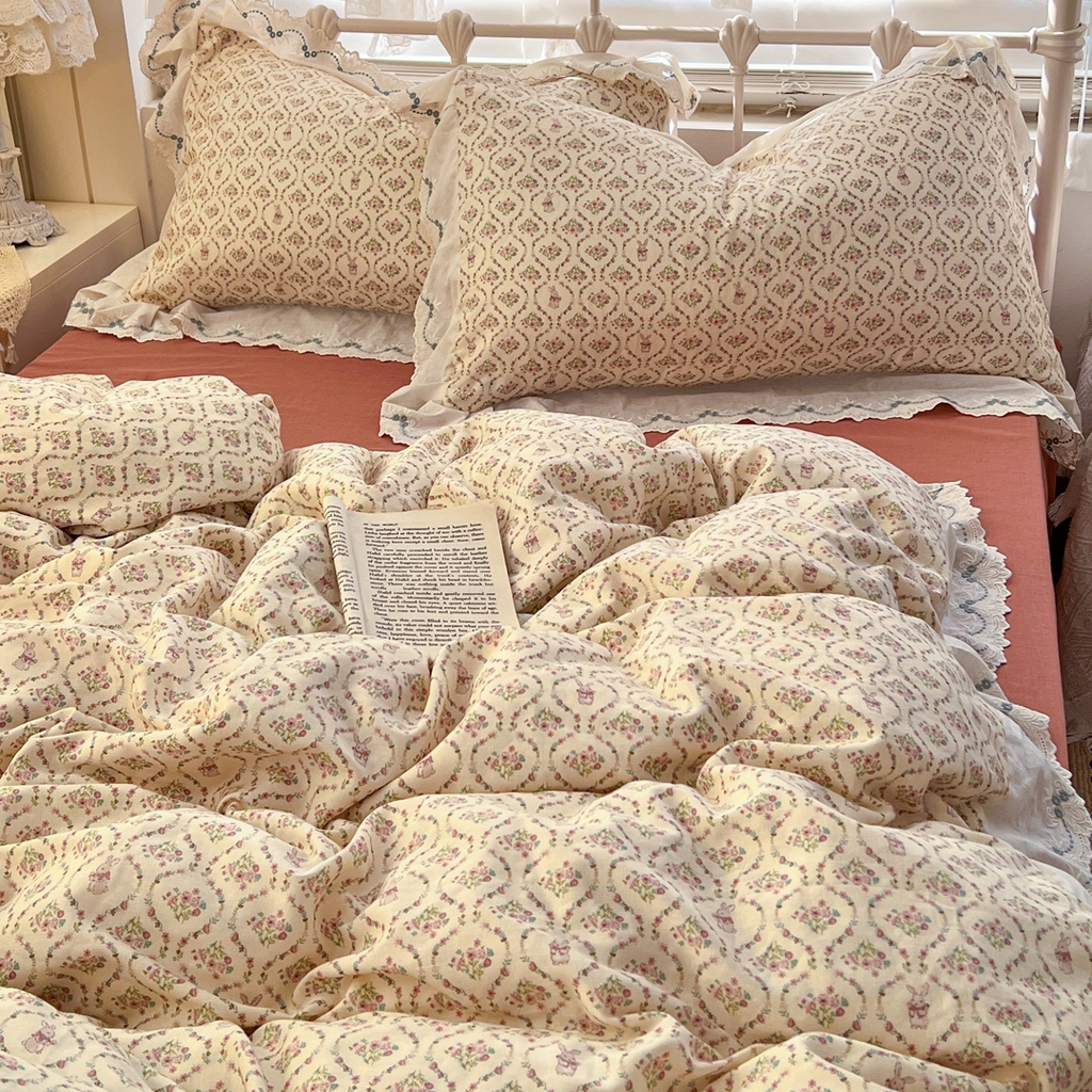 91家纺网 家纺一手货源 找家纺 金丝鸟家纺 2026新款纯棉全棉双层纱刺绣花边款四件套 兔隐织