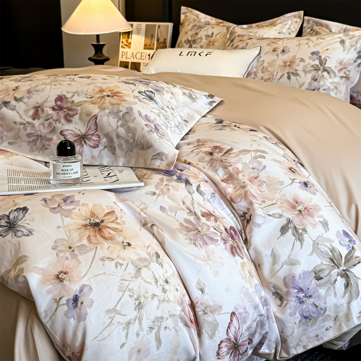 91家纺网 家纺一手货源 找家纺 蓝米卡夫 2026春季新款-60S长绒棉数码印花贡缎系列四件套（礼盒） 花蝶月季